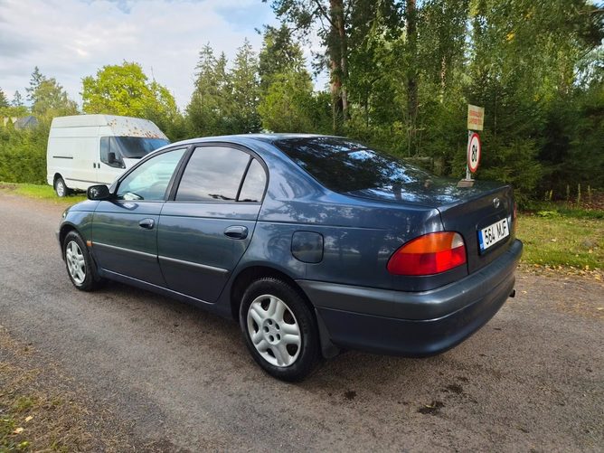 Toyota Avensis 2000