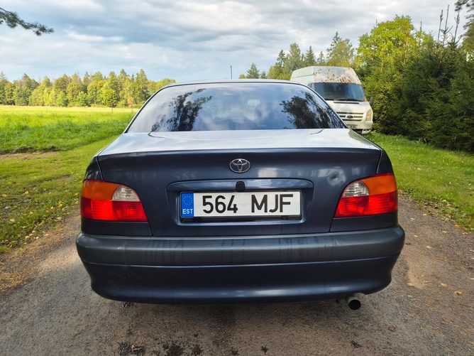 Toyota Avensis 2000