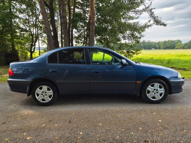 Toyota Avensis 2000