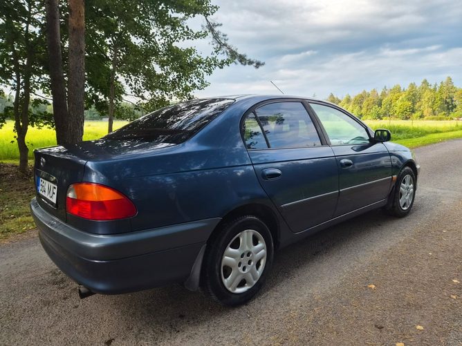Toyota Avensis 2000