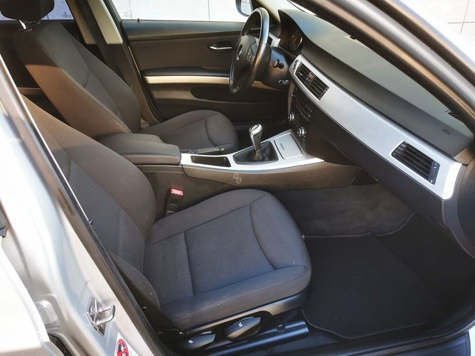 BMW 318 2009