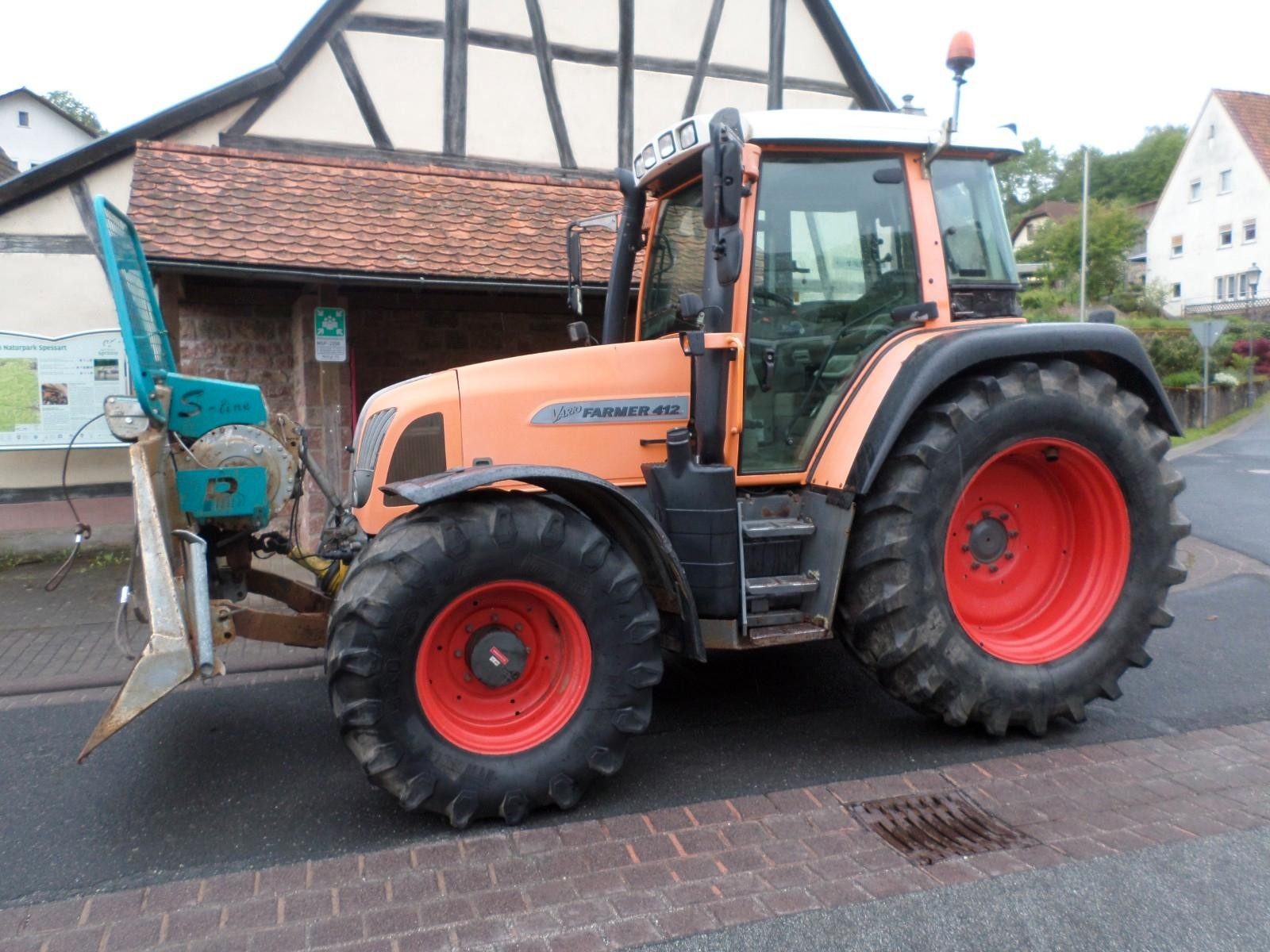 Fendt 412 Vario — Klima, priekinė hidraulika, prie