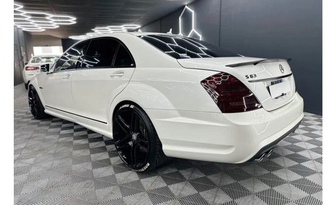 Mercedes-Benz S-Class 2010