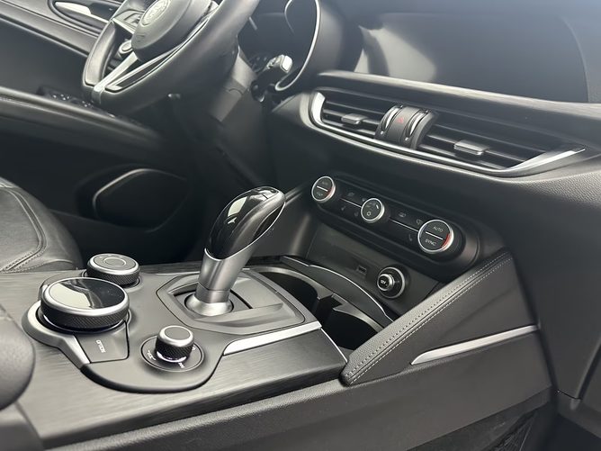 Alfa Romeo Stelvio 2017
