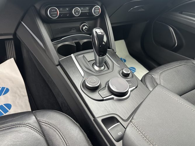 Alfa Romeo Stelvio 2017