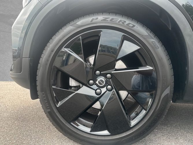 Volvo XC40 2025