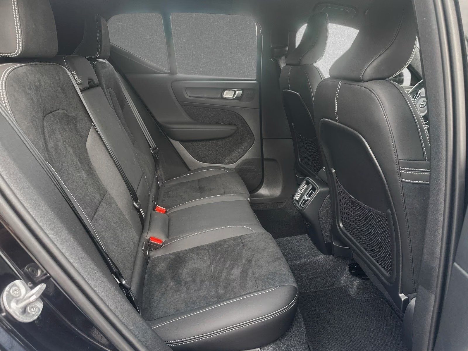 Volvo XC40 2025