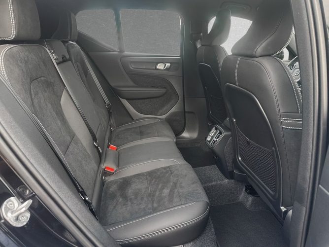 Volvo XC40 2025