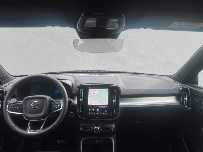 Volvo XC40 2025