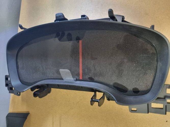 BMW 5 G30 G31 G38 prietaisu skydelis su HUD (Bosch 7928163)