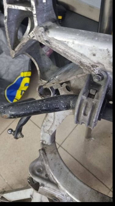BMW M3 F80 M4 F82 aliuminis priekinis posemis (traversa) su stabilizatoriumi